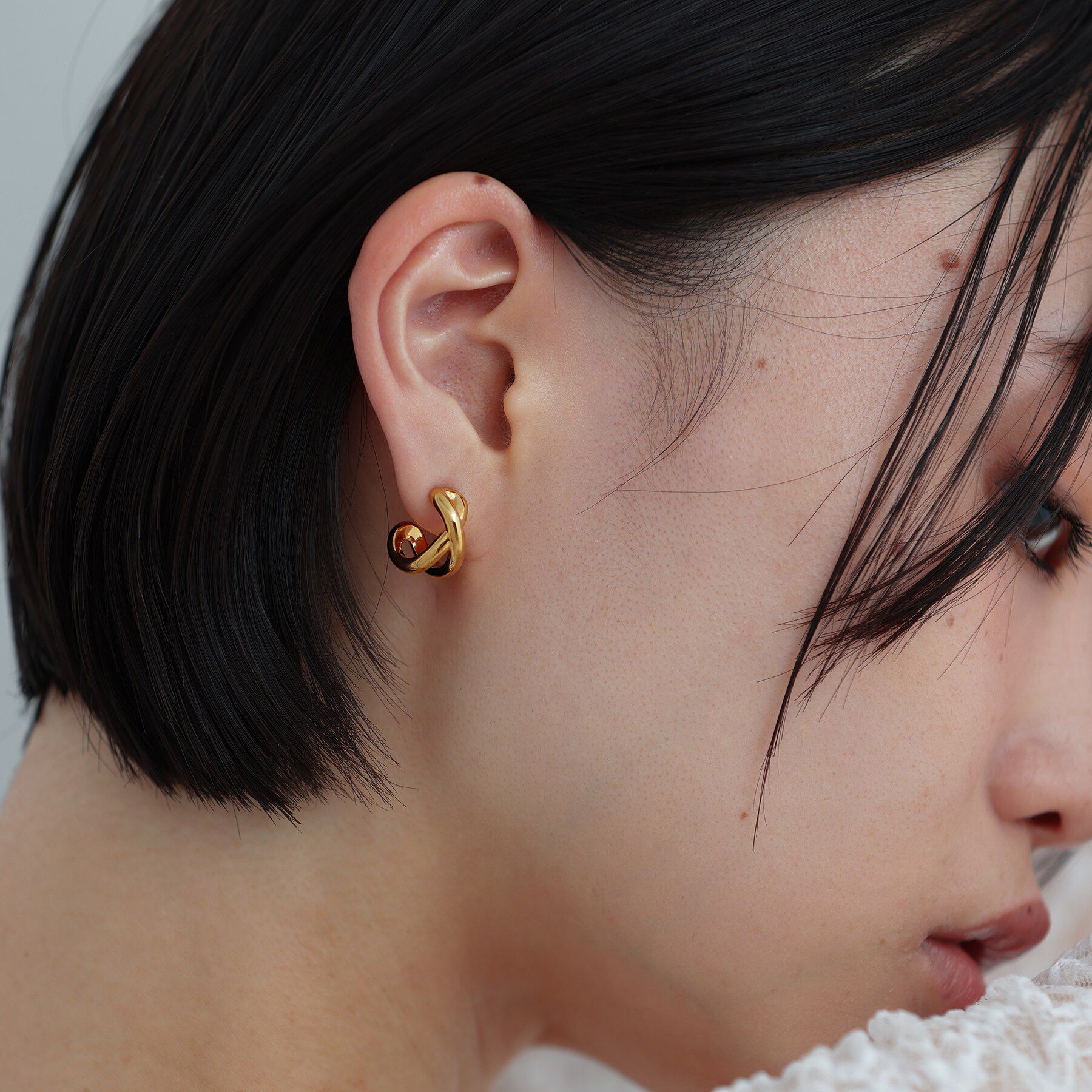 COCOSHNIK ONKITSCH「シルバー スモールフープ クロスループピアス GP」|ピアス|