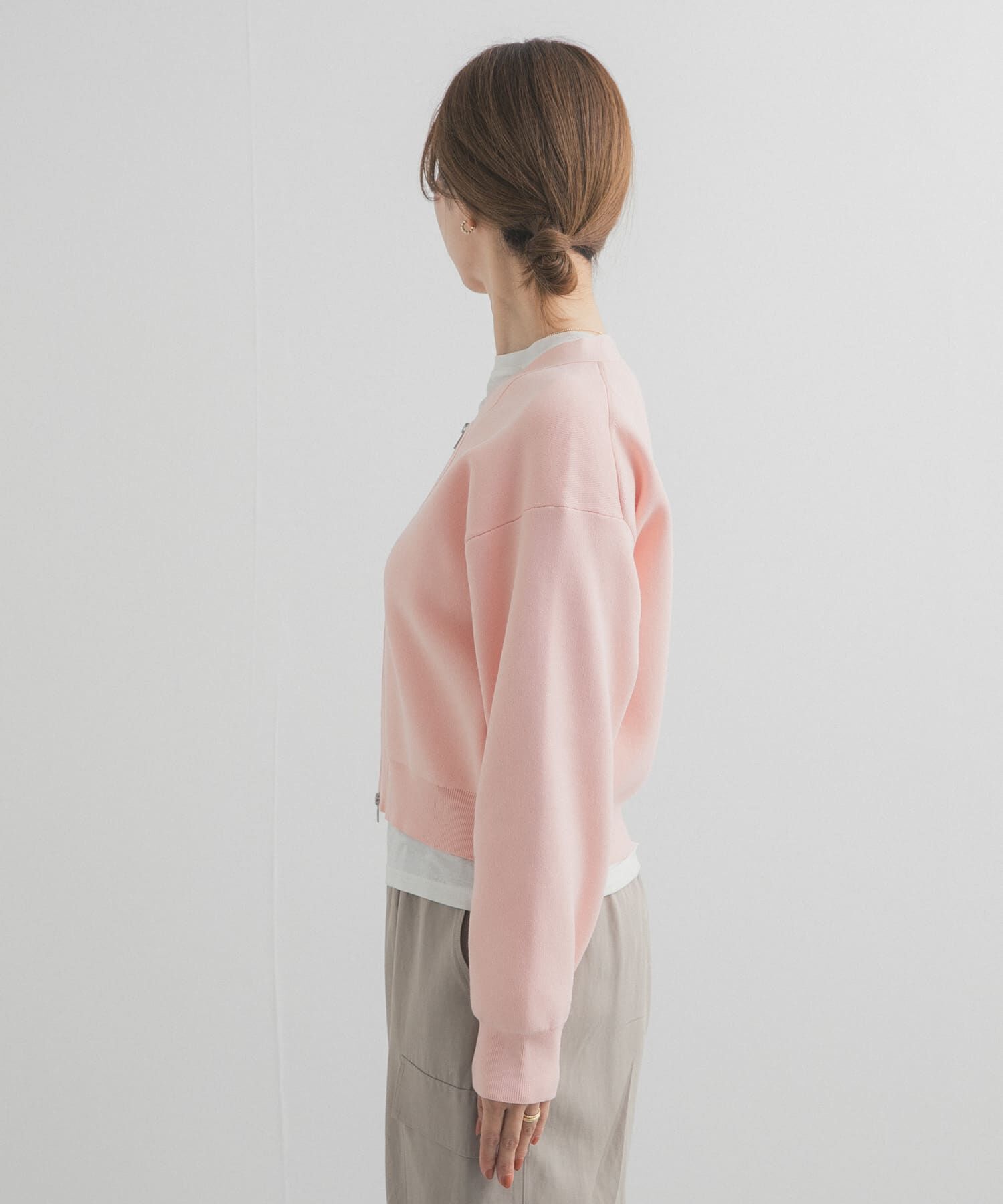 URBAN RESEARCH DOORS「『仁村紗和さん着用』『UR TECH Renew Knit』VネックZIPカーディガン」|カーディガン|