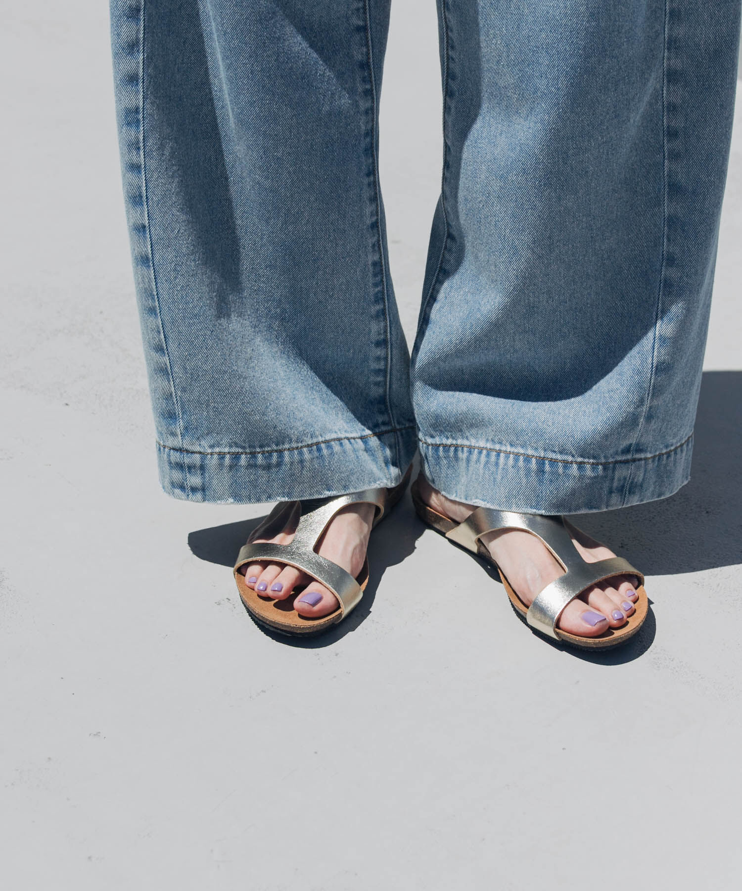 URBAN RESEARCH DOORS「PLAKTON　フラットサンダル」|サンダル|ゴールド