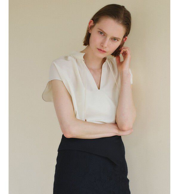 BEIGE,「【マルチファンクション素材】BATEAU / Vネック ギャザーブラウス」|シャツ・ブラウス|Ecru