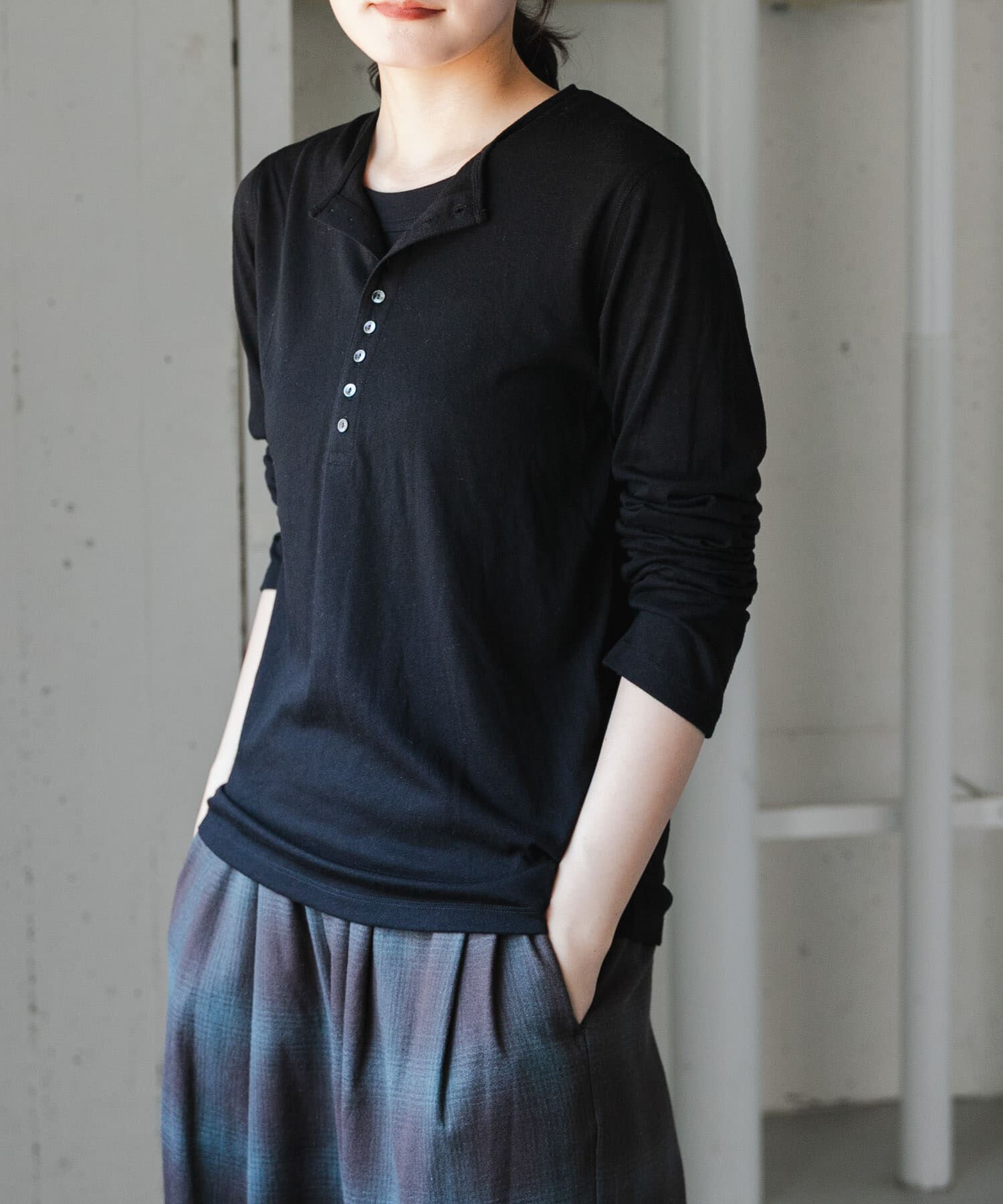 URBAN RESEARCH DOORS「FORK&SPOON　ウール混ヘンリーネックカットソー」|Tシャツ・カットソー|ブラック