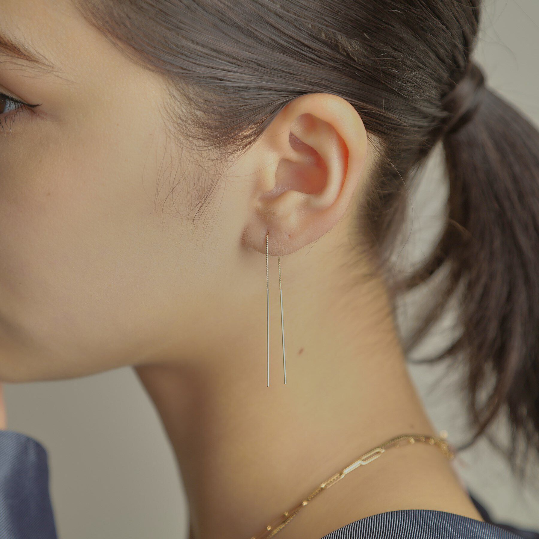 COCOSHNIK「K10丸線バー フリンジピアス」|ピアス|