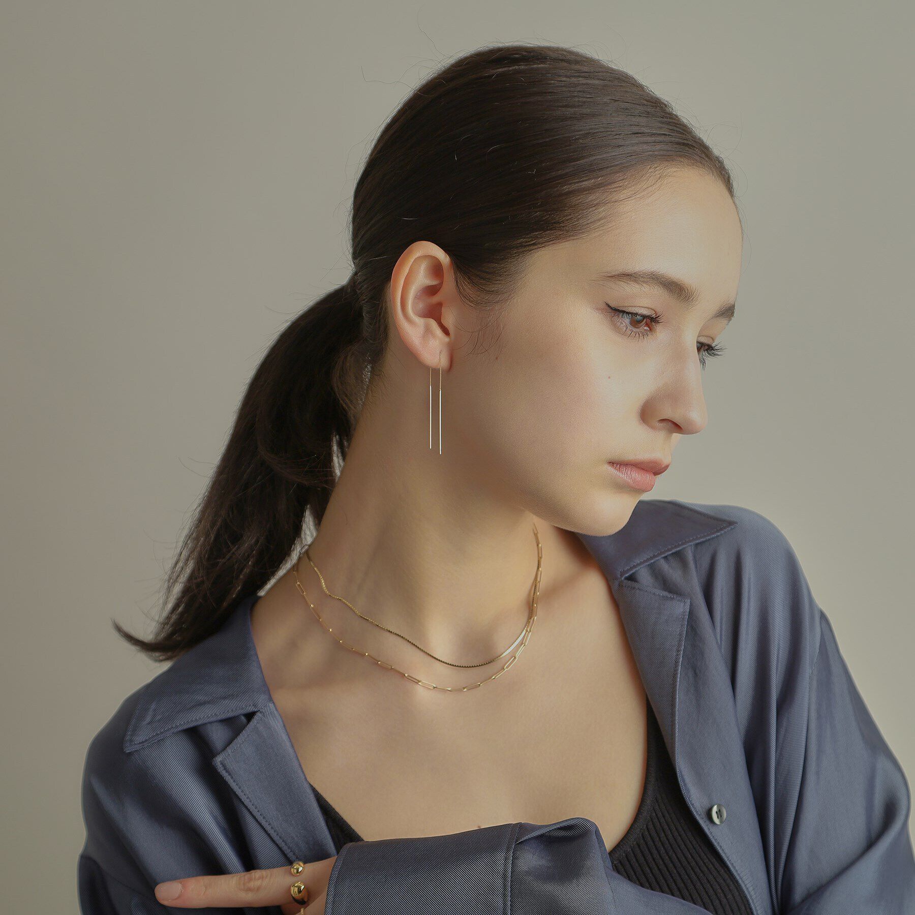 COCOSHNIK「K10丸線バー フリンジピアス」|ピアス|