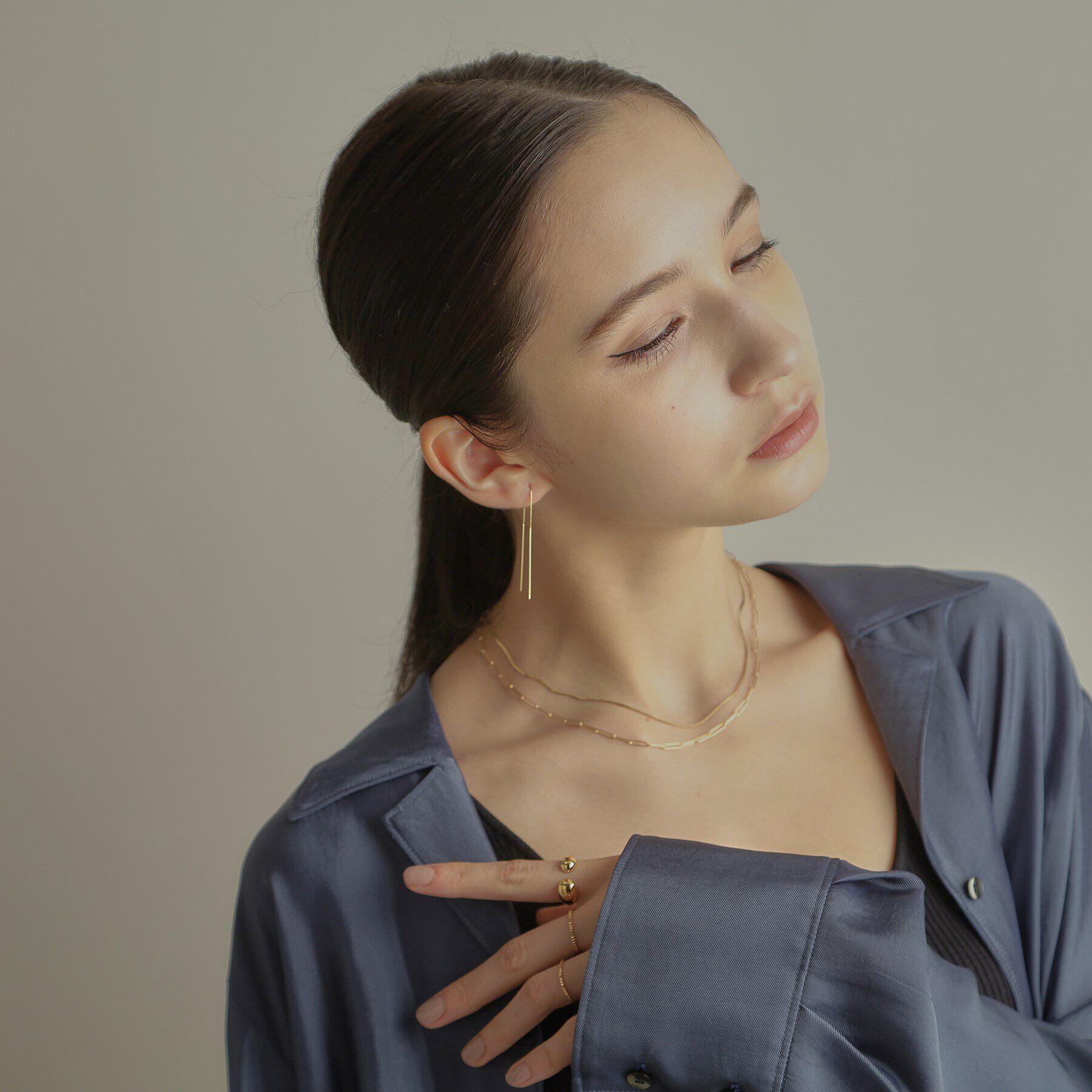 COCOSHNIK「K10丸線バー フリンジピアス」|ピアス|