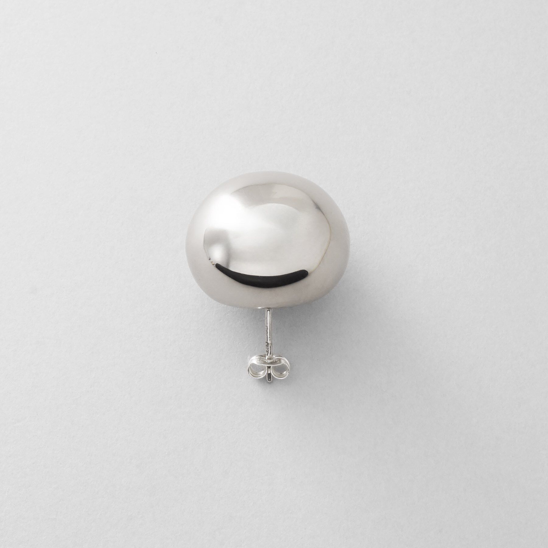 COCOSHNIK ONKITSCH「シルバー ホロウラウンドクッションピアス」|ピアス|