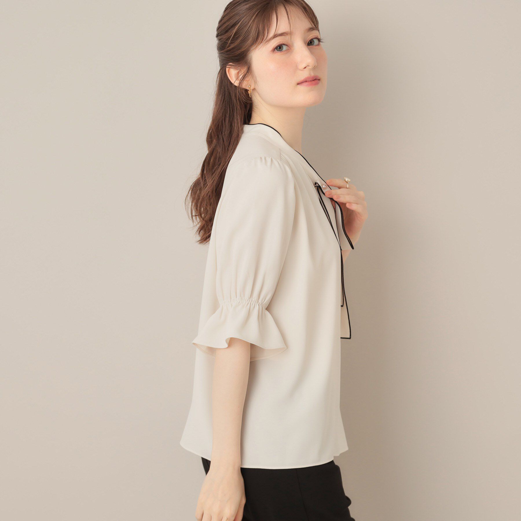 Couture broach「【大人可愛い・5分袖・通勤】デザインタイブラウス」|シャツ・ブラウス|