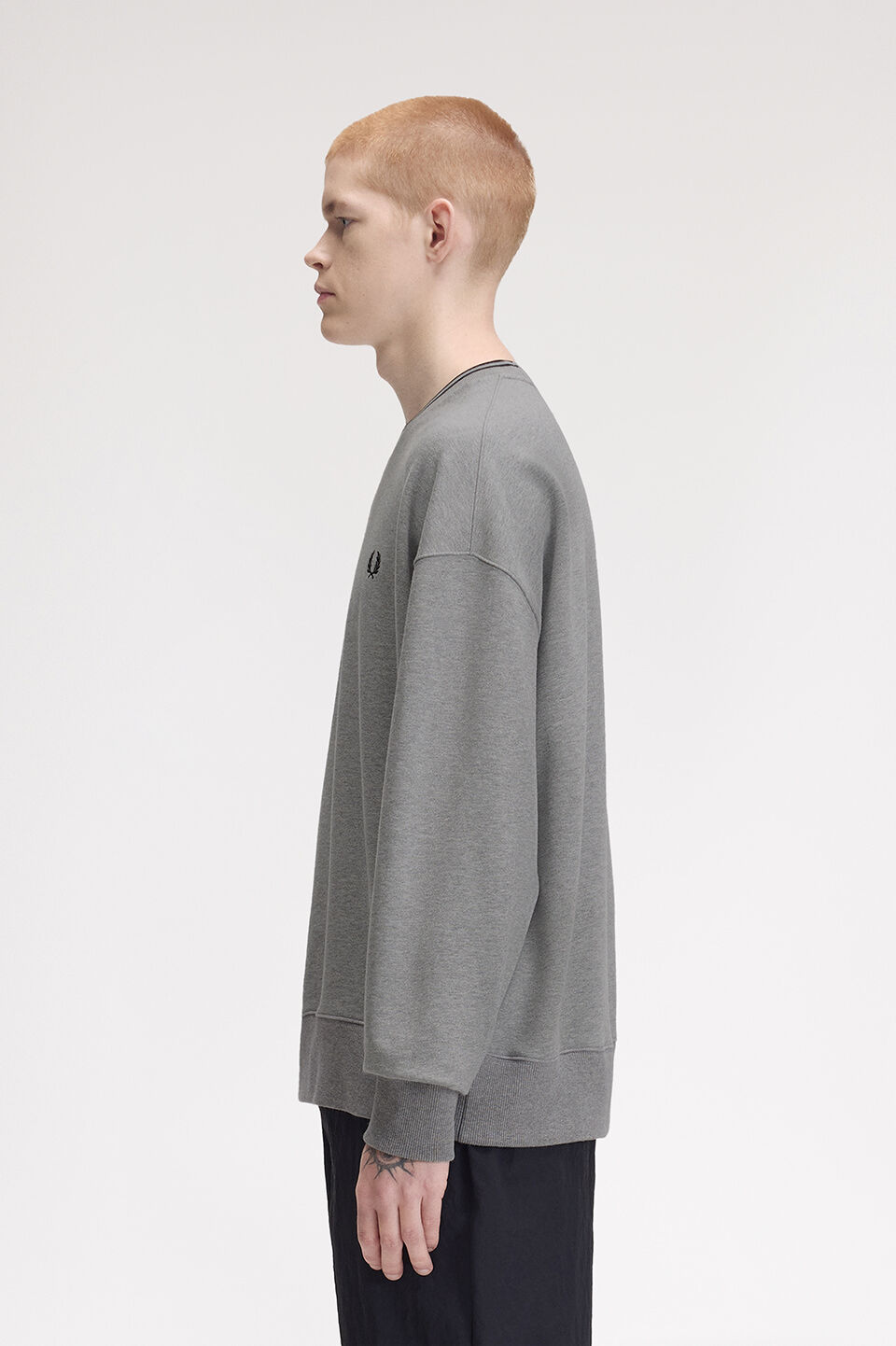 FRED PERRY 「FRED PERRY／Oversized Tipped Sweatshirt／オーバーサイズティップドスウェット」|スウェット・ジャージ|
