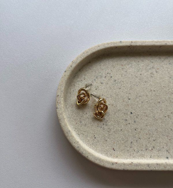  「〈GOLDY/ゴールディ〉スワールピアス」|リング|