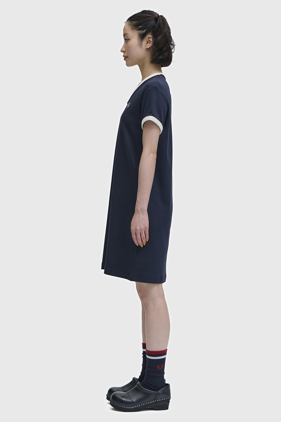 FRED PERRY 「Piped Seams V-Neck T-Shirt Dress／パイピングシームVネックTシャツワンピース」|ワンピース|