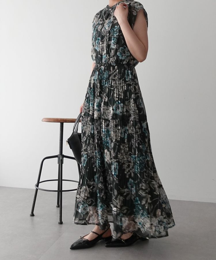 YECCA VECCA「【追加生産】フラワー柄シアープリーツワンピース」|ワンピース|