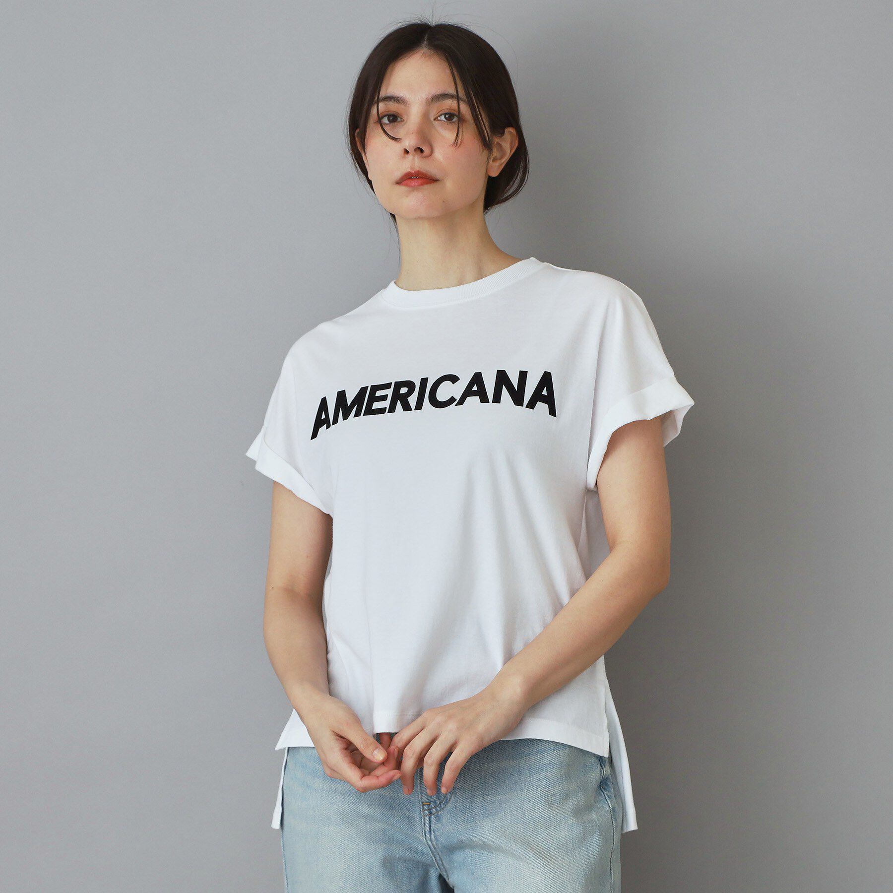 DRESSTERIOR「Americana（アメリカーナ）【別注】 接触冷感 袖ロールアップ ロゴTシャツ」|Tシャツ・カットソー|