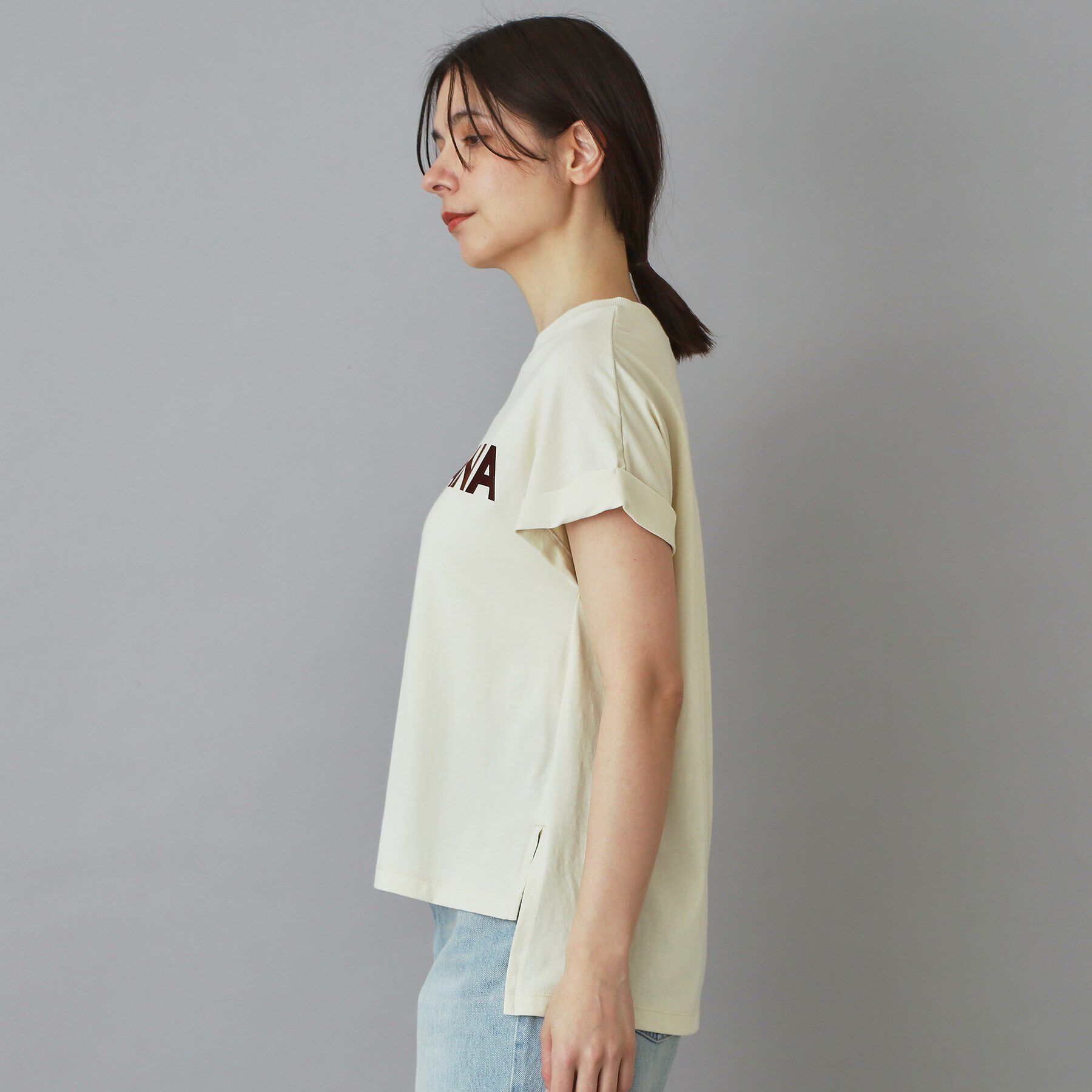 DRESSTERIOR「Americana（アメリカーナ）【別注】 接触冷感 袖ロールアップ ロゴTシャツ」|Tシャツ・カットソー|