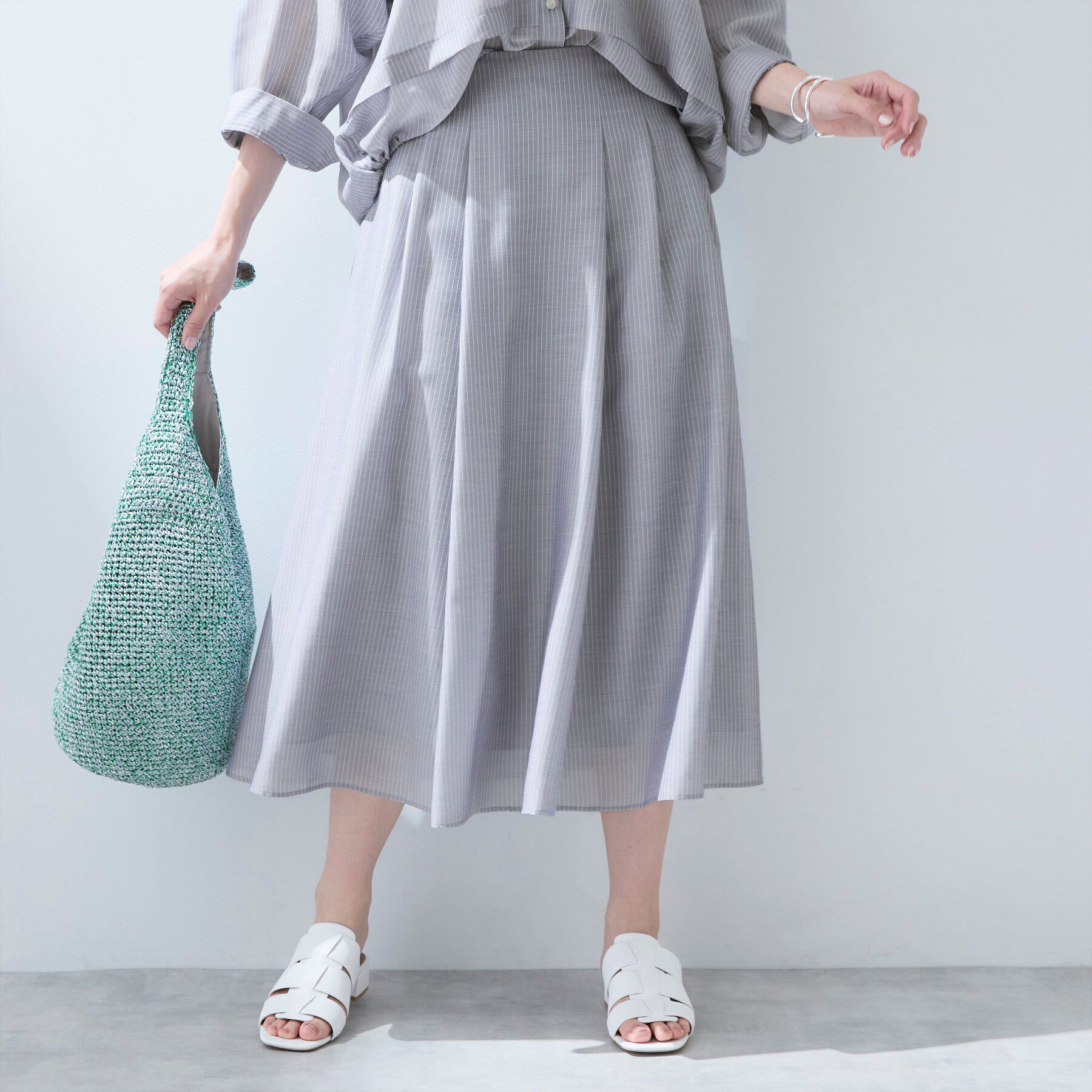 INDIVI「【接触冷感／洗える／SETUP可能】シアーシャンブレータックフレアスカート」|スカート|ネイビー&times;ホワイト