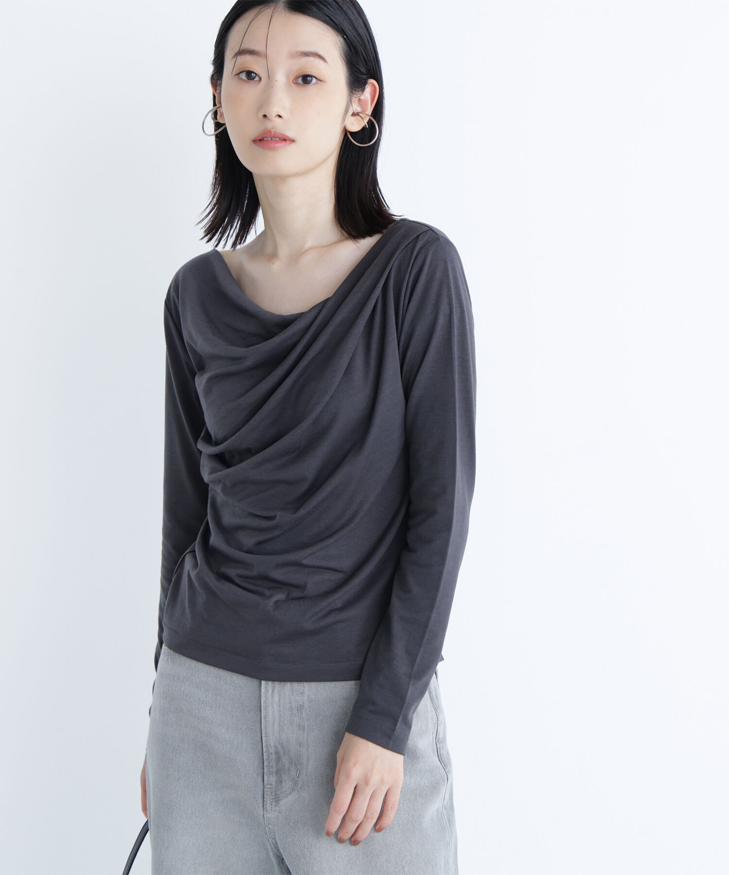  「ドレープネックカットソー」|Tシャツ・カットソー|チャコール1