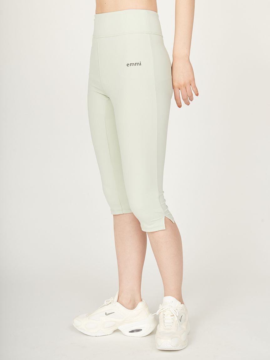 emmi yoga「サステナレッチカプリレギンス」|その他|MNT