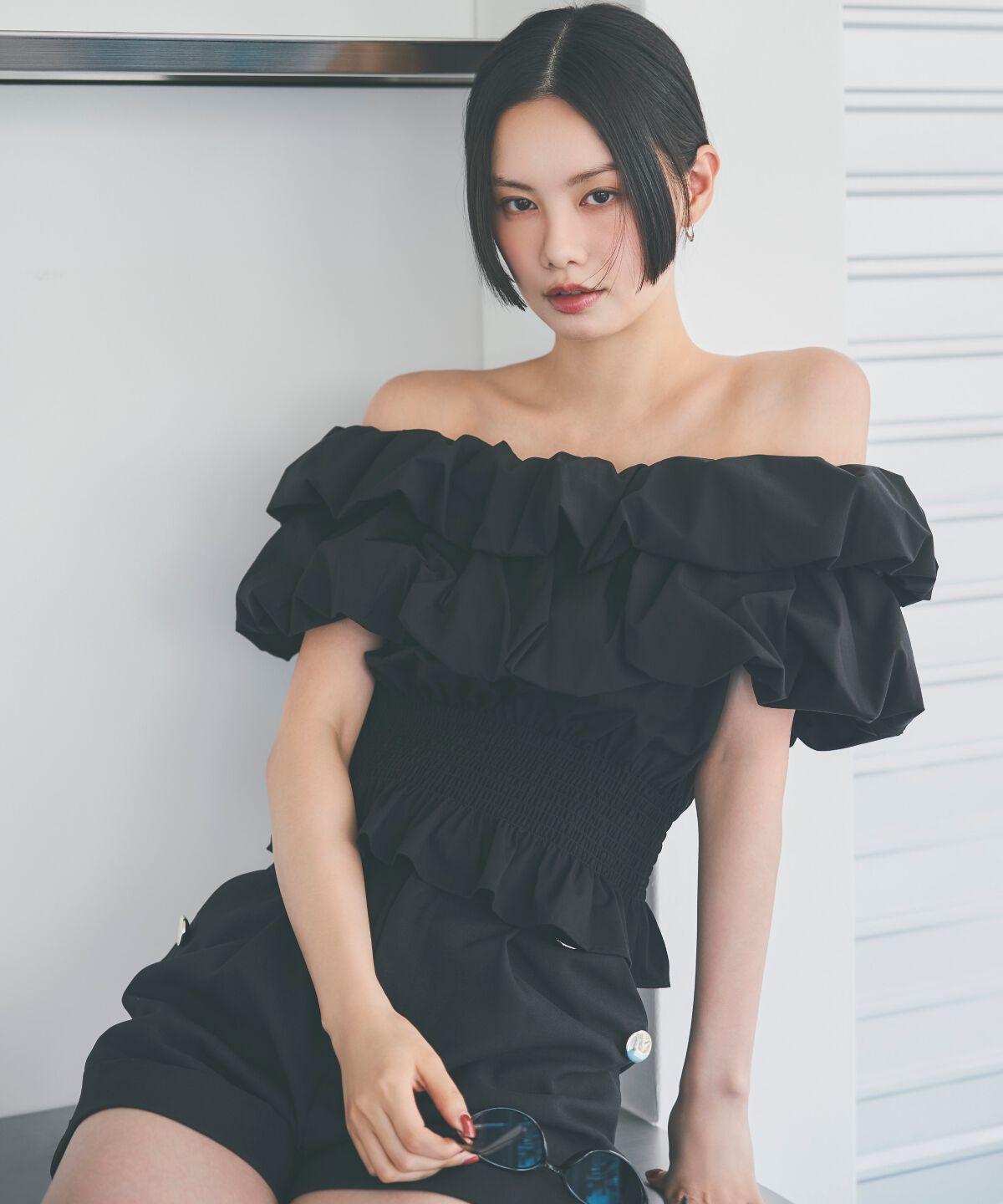 アンドクチュール「ボリュームフリルオフショルブラウス」|シャツ・ブラウス|ブラック