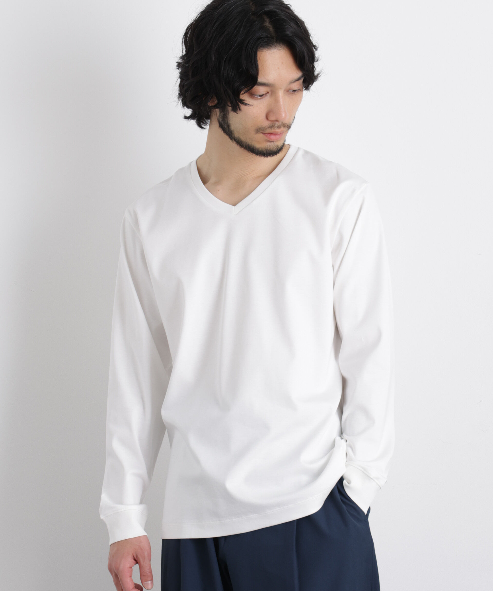 nano･universe「アンチスメルVネックTシャツ 長袖」|Tシャツ・カットソー|ホワイト