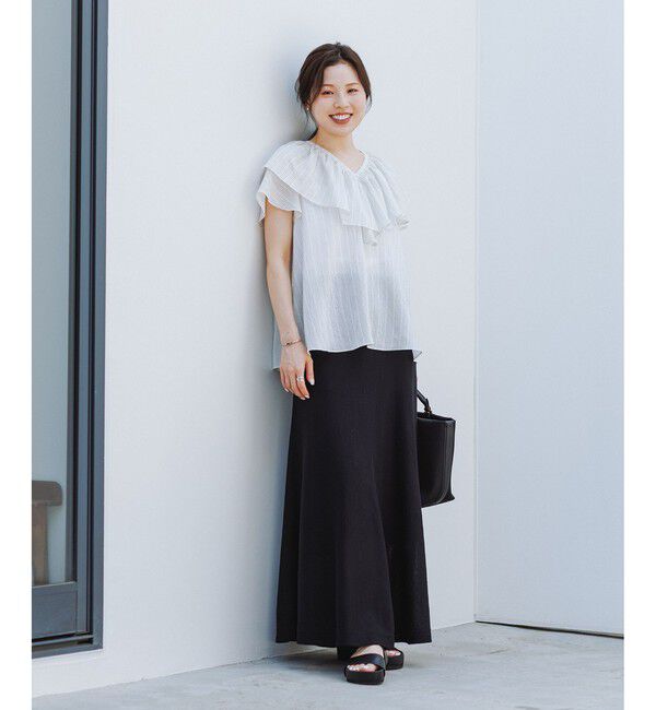 ROPE「【WEB限定カラー】Vネックフリルブラウス(無地・ピンストライプ)/イージーケア」|シャツ・ブラウス|