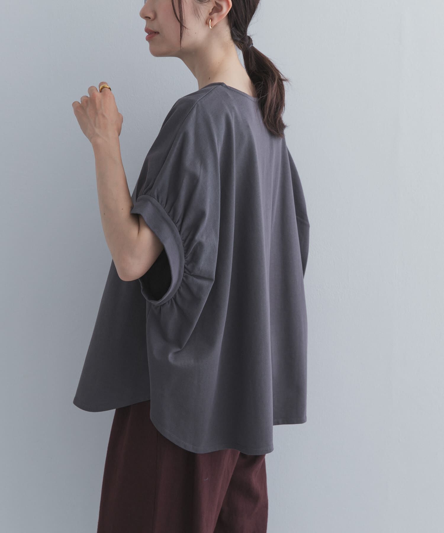URBAN RESEARCH DOORS「袖ギャザーワイドプルオーバー」|Tシャツ・カットソー|チャコールグレー