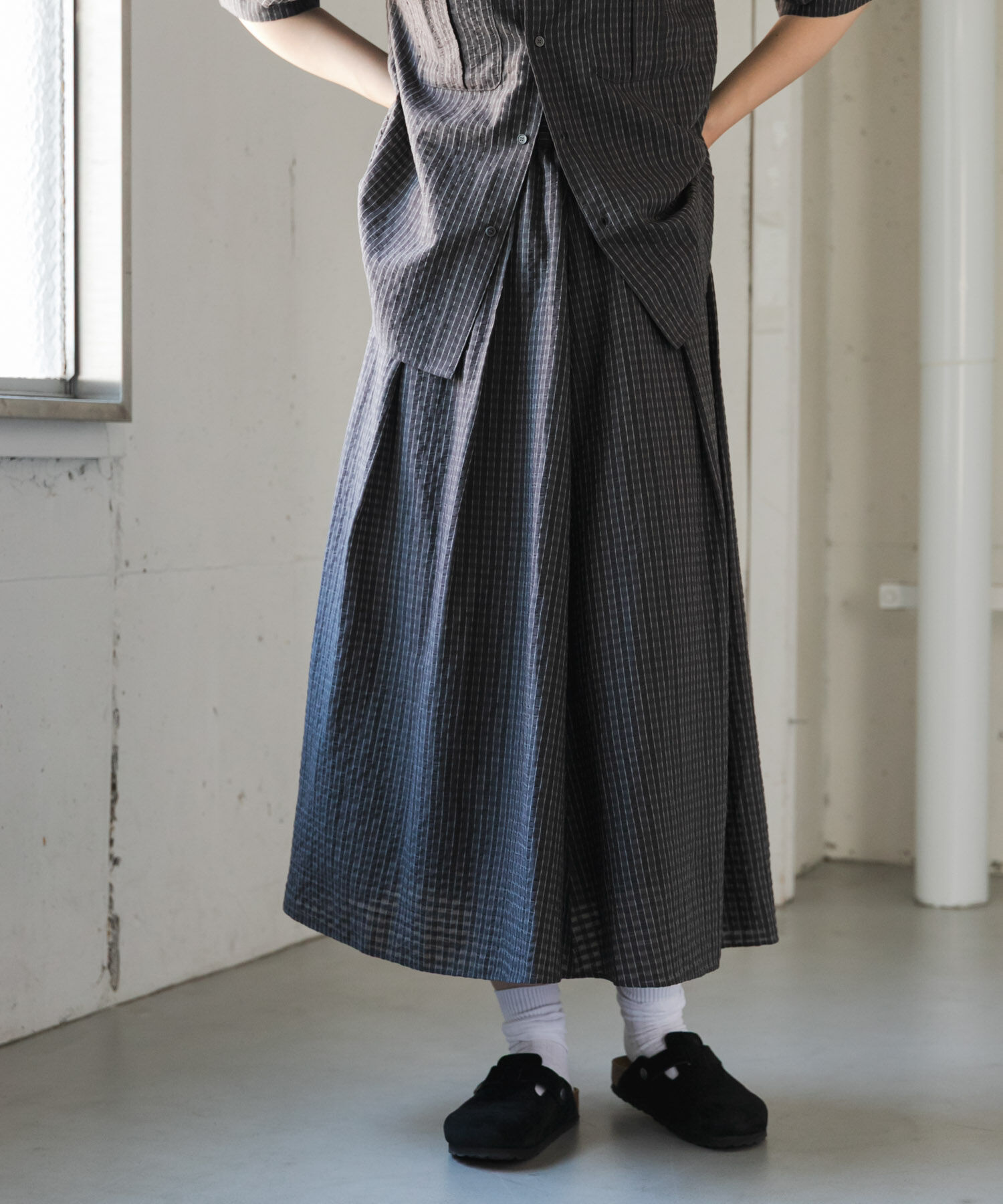 URBAN RESEARCH DOORS「FORK&SPOON　シャドウチェックフレアスカート」|スカート|チャコールグレー