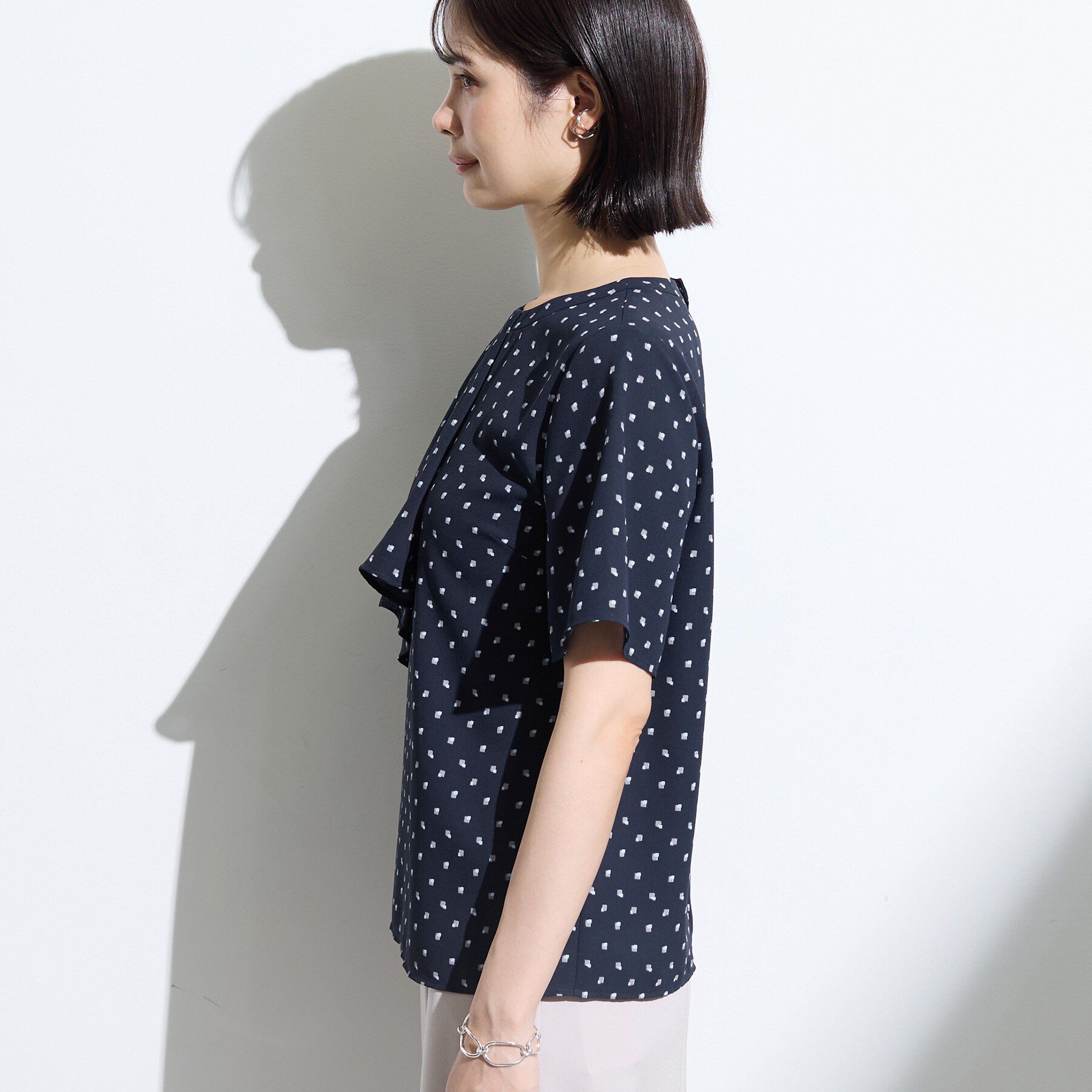 INDIVI「【接触冷感／UVケア】ボウタイ風 幾何学柄ブラウス」|シャツ・ブラウス|