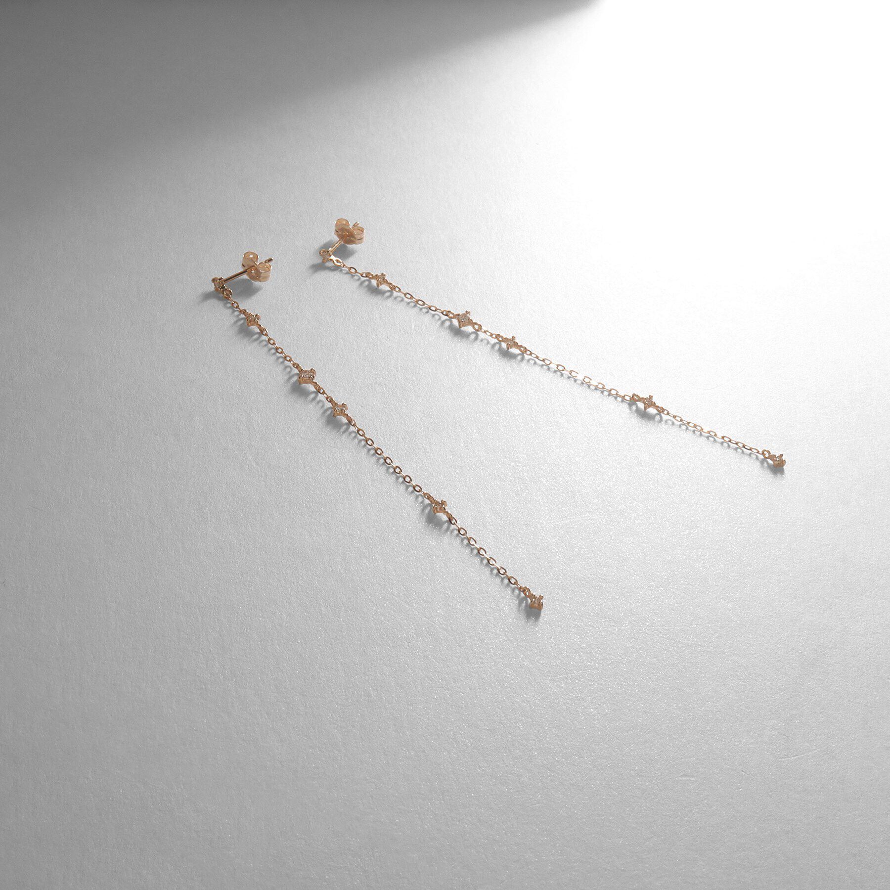 COCOSHNIK「K10ダイヤモンド ランダムステーション スタッドピアス」|ピアス|