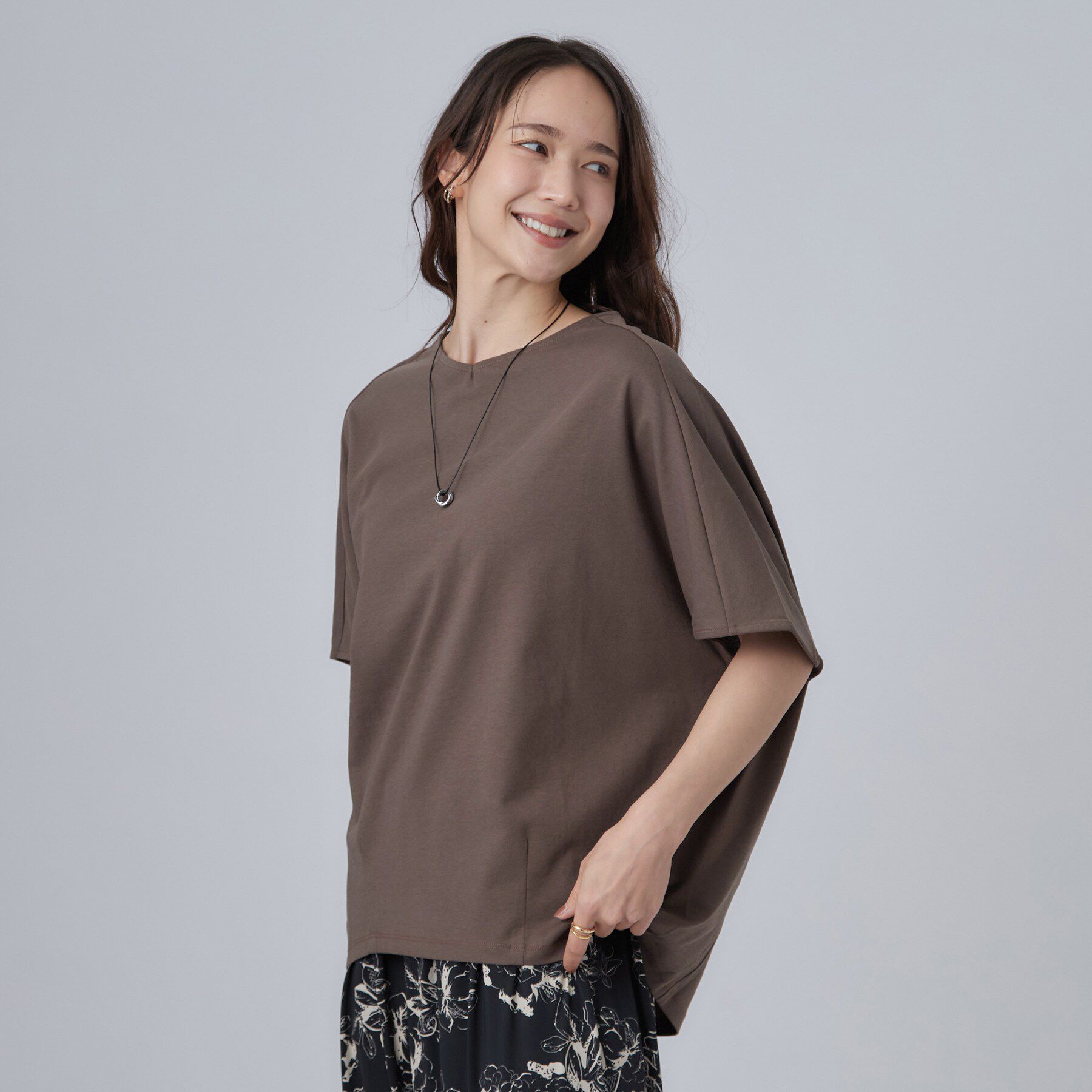 SHOO･LA･RUE「【ひんやり/体型カバー】インせず着られる 上品見えのドルマントップス」|Tシャツ・カットソー|