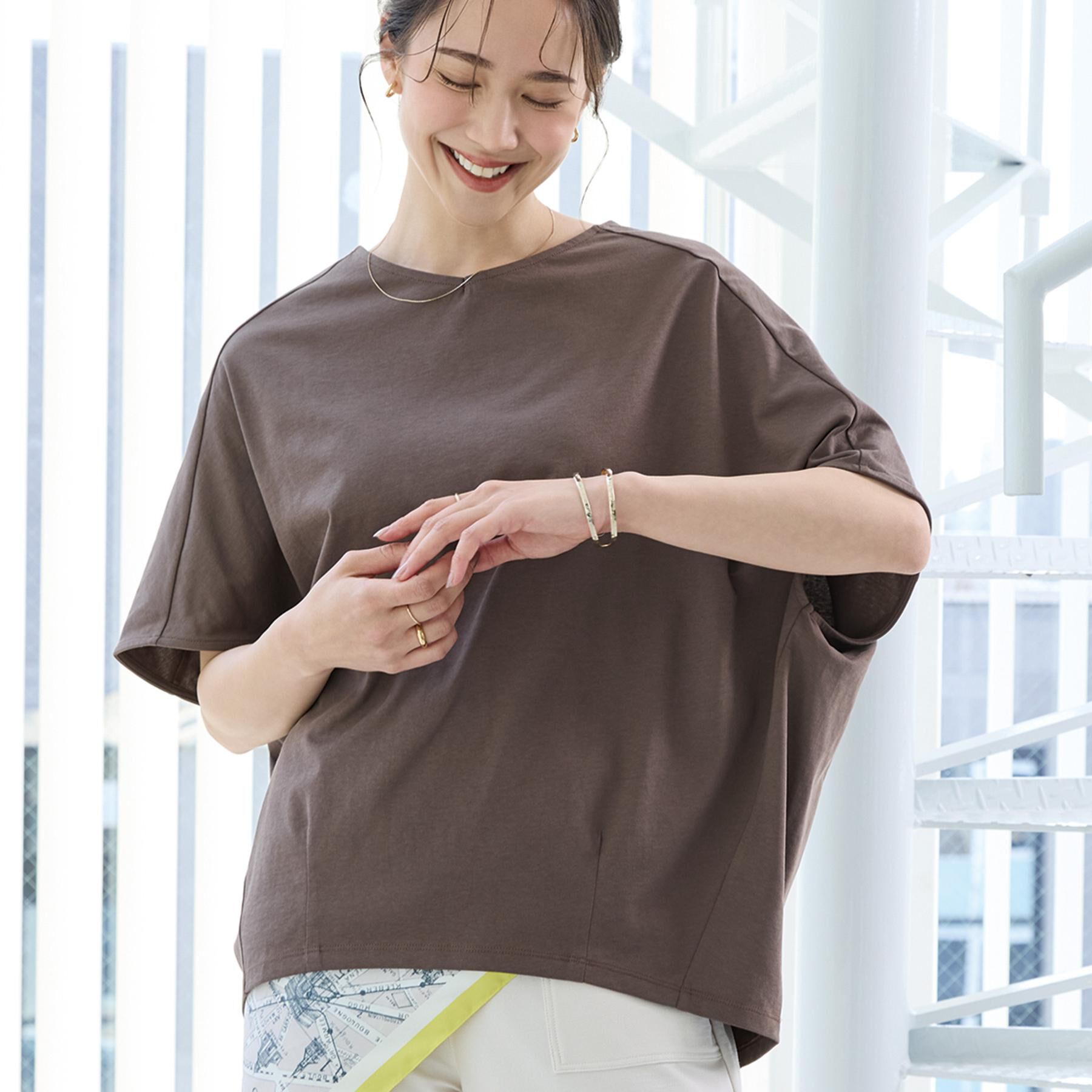SHOO･LA･RUE「【ひんやり/体型カバー】インせず着られる 上品見えのドルマントップス」|Tシャツ・カットソー|