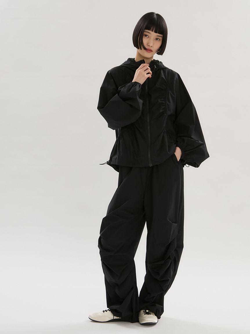 emmi atelier「【ONLINE限定カラーあり】ギャザーディテールナイロンブルゾン【セットアップ対応】/撥水」|ブルゾン・スタジャン|