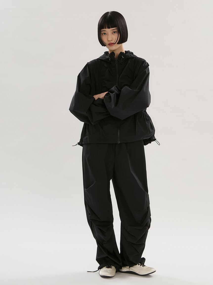 emmi atelier「【ONLINE限定カラーあり】ギャザーディテールナイロンブルゾン【セットアップ対応】/撥水」|ブルゾン・スタジャン|