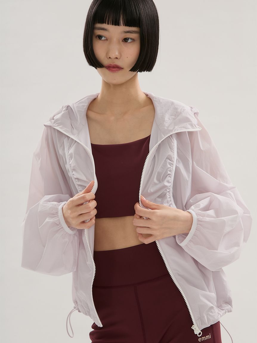 emmi atelier「【ONLINE限定カラーあり】ギャザーディテールナイロンブルゾン【セットアップ対応】/撥水」|ブルゾン・スタジャン|