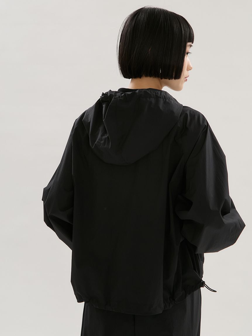 emmi atelier「【ONLINE限定カラーあり】ギャザーディテールナイロンブルゾン【セットアップ対応】/撥水」|ブルゾン・スタジャン|