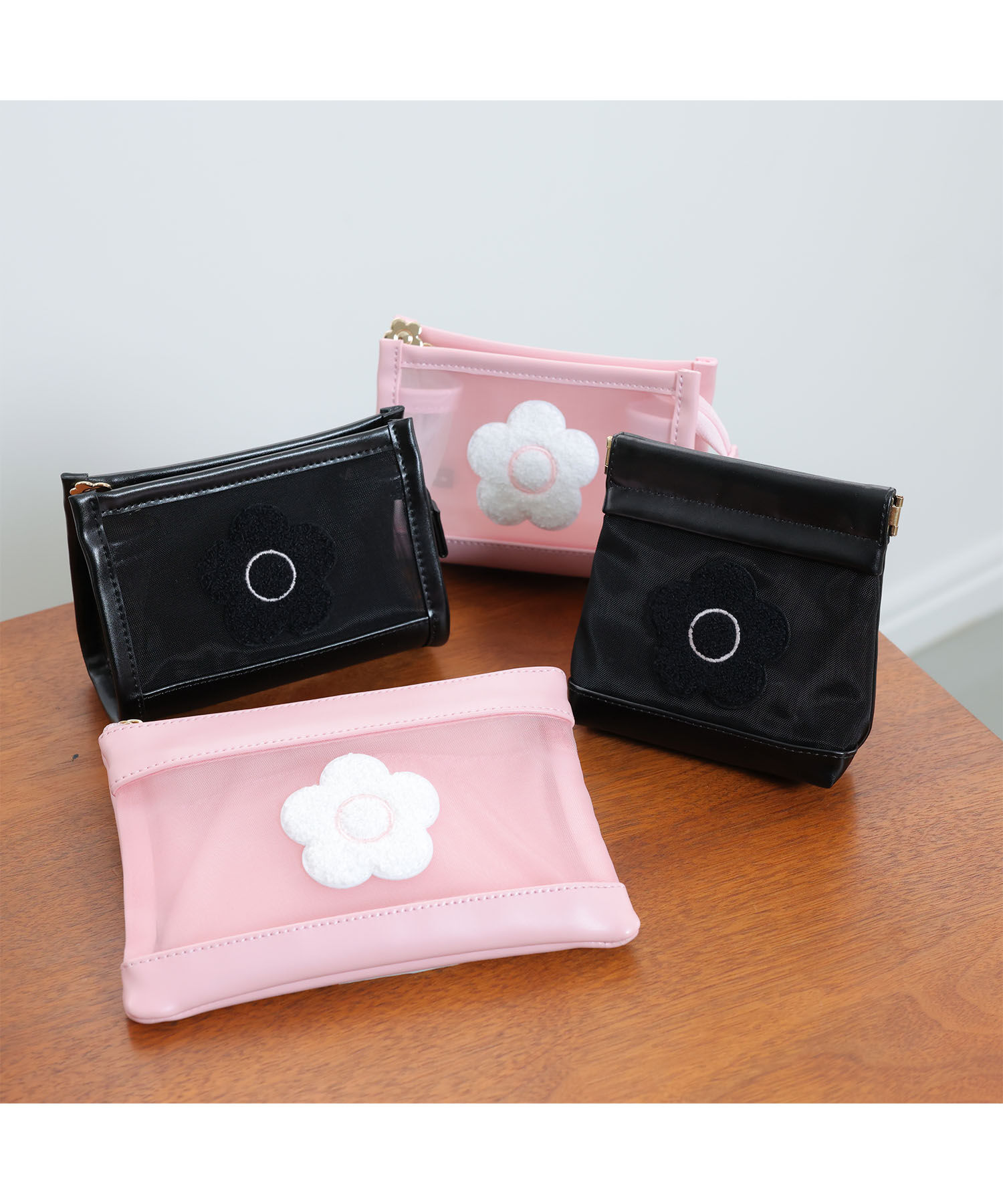 MARY QUANT「メッシュサガラ フラットポーチミニ」|ポーチ|