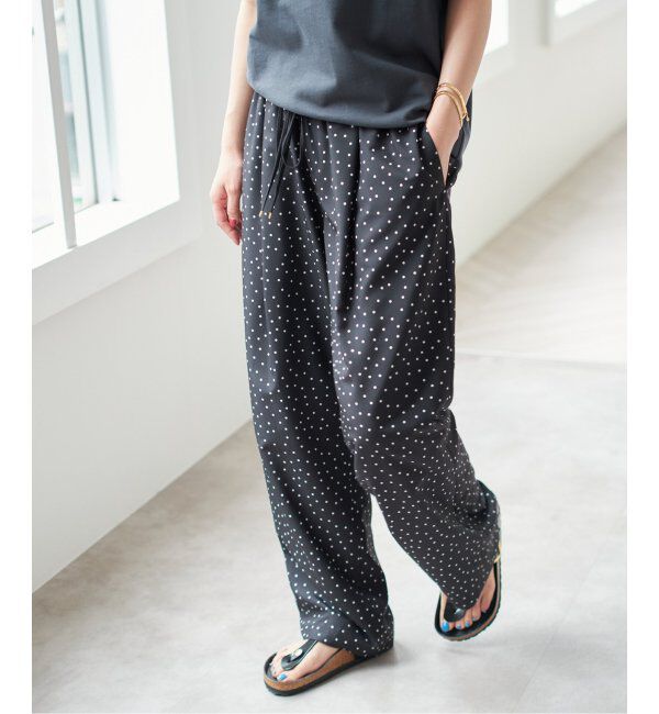 Spick and Span「《WEB限定 / 追加》ドットプリントイージーストレートパンツ」|スラックス|ブラックベース
