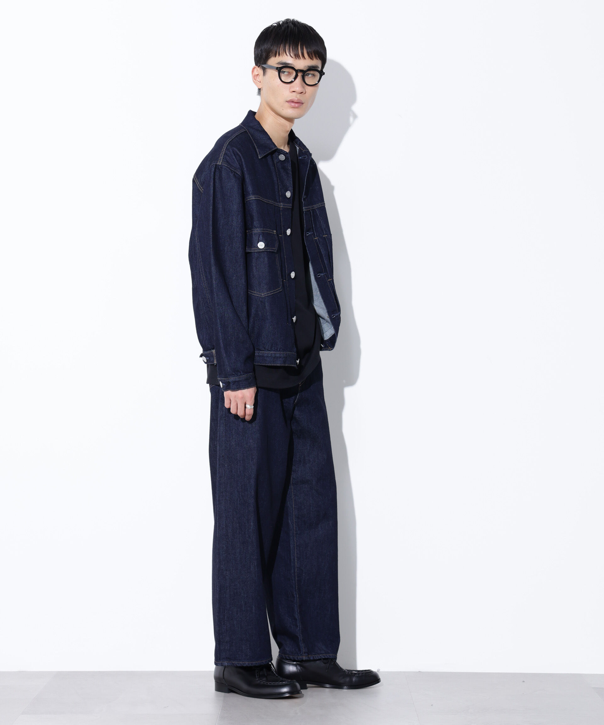 nano･universe「AUTHENコラボ SILKNIZED DENIM トラッカージャケット(セットアップ可)」|ブルゾン・スタジャン|