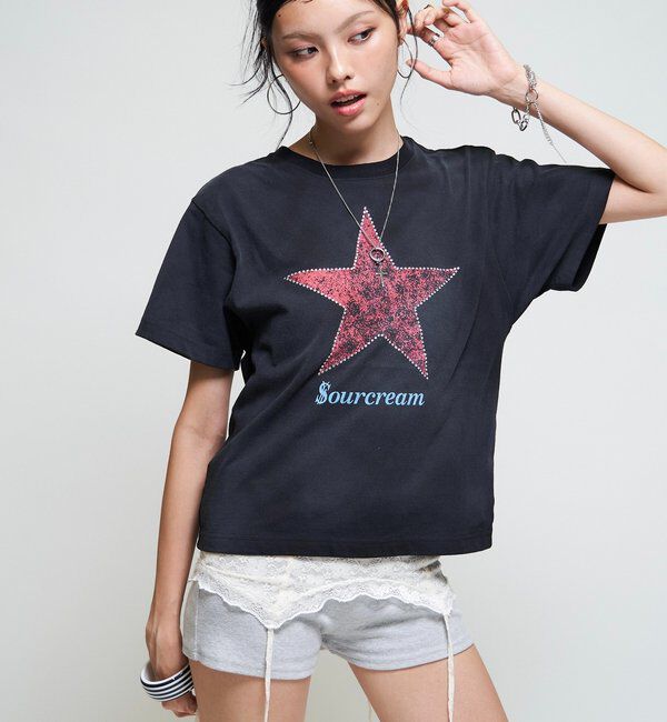  「【Sourcream/UNISEX】ラインストーンスターグラフィックTEE」|Tシャツ・カットソー|ブラック