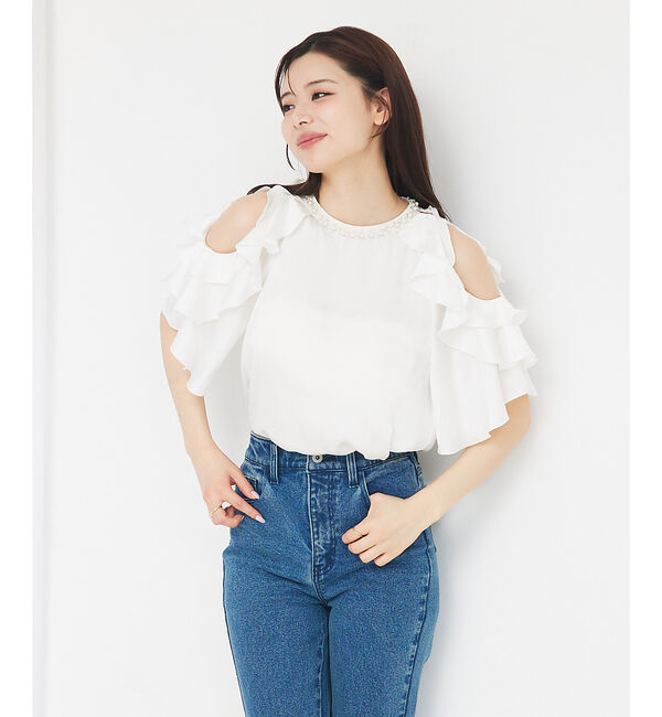 SELFIST「【品よく肌見せ】ショルダーオープンビジュー付フリルブラウス」|シャツ・ブラウス|