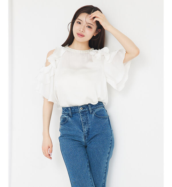 SELFIST「【品よく肌見せ】ショルダーオープンビジュー付フリルブラウス」|シャツ・ブラウス|