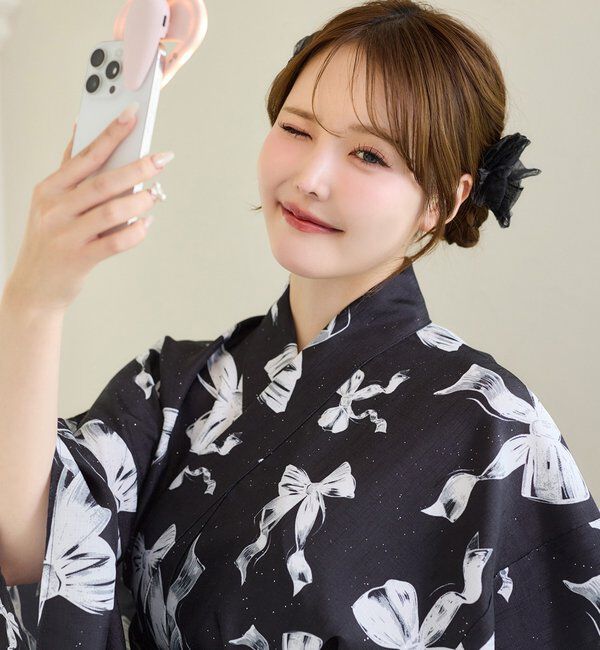  「【3COINSコラボ】スキントーンスマホライト」|その他|