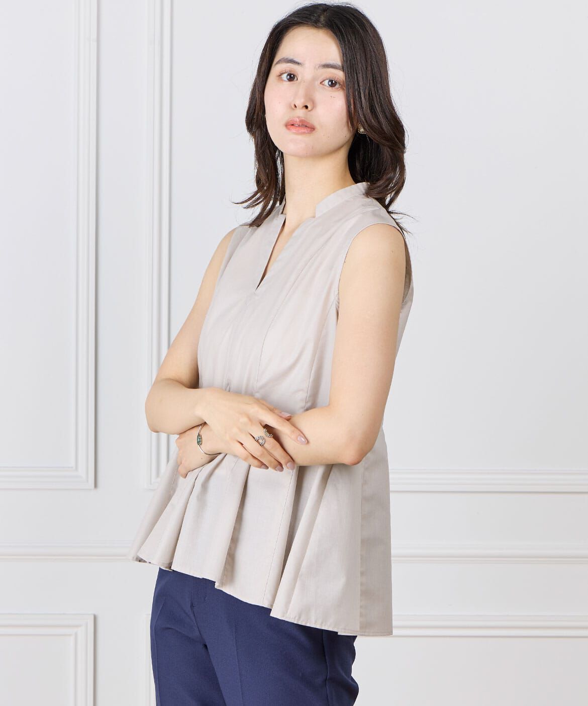 INED「切り替えフレアブラウス｜凛と涼しげな美シルエットのシアータッチ」|シャツ・ブラウス|