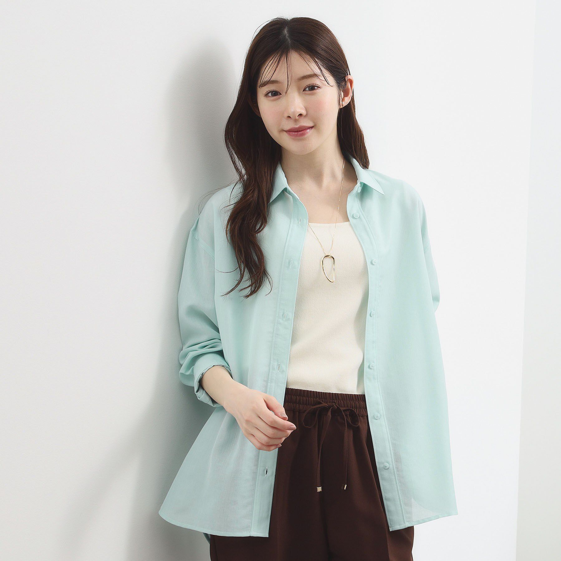 grove「【洗濯機OK・ひんやり】朝晩の気温差に◎軽やかシアーシャツ」|シャツ・ブラウス|サックスブルー(09