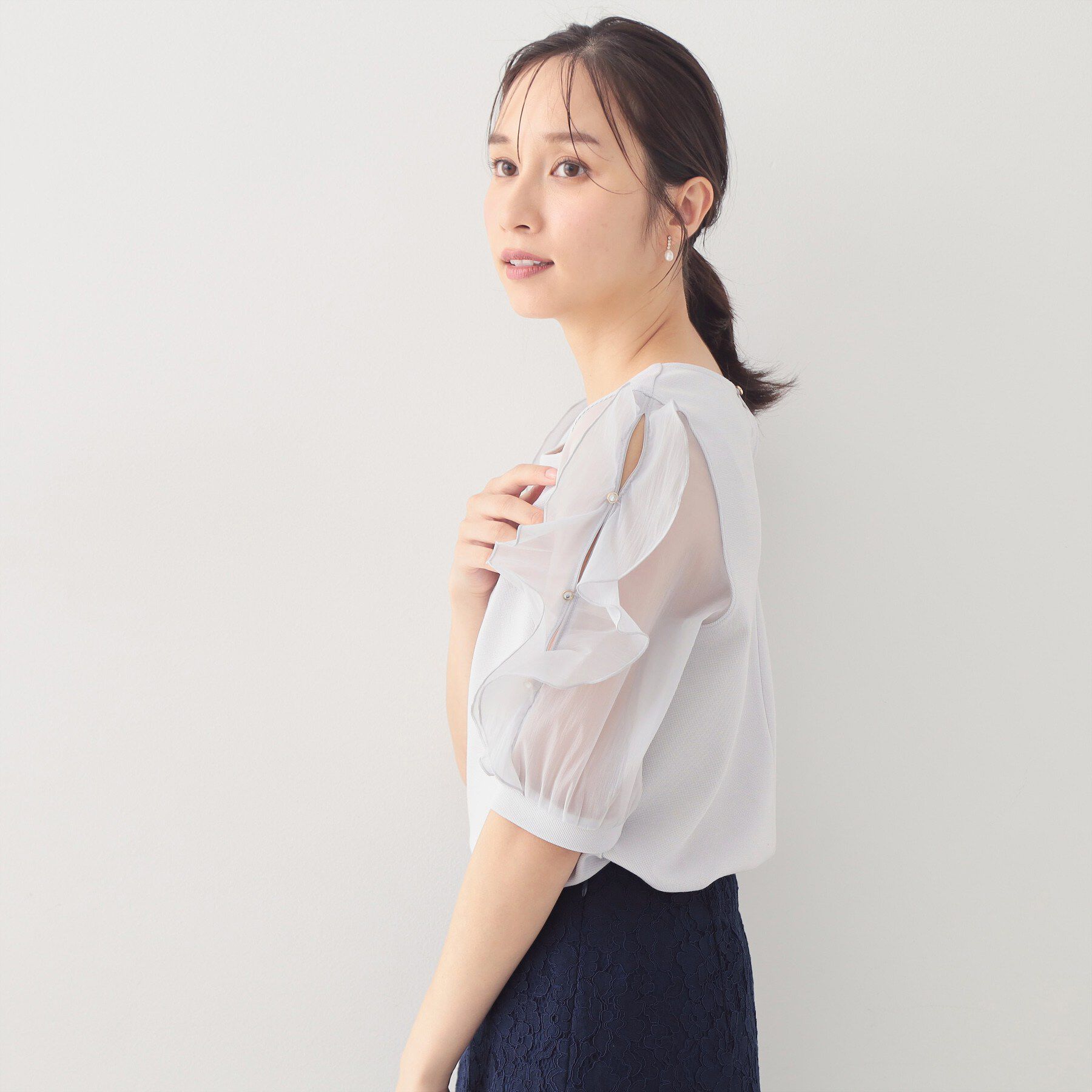 index「【接触冷感／UVケア】オーガンフリルスリットトップス《洗濯機OK》」|Tシャツ・カットソー|