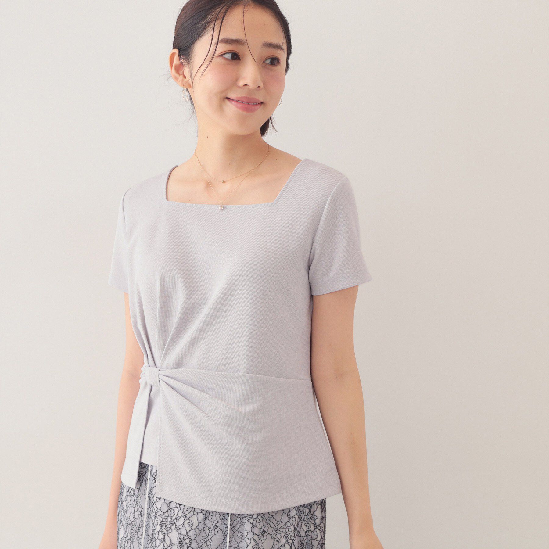 index「【接触冷感／UVケア】スクエアネックリボントップス《洗濯機OK》」|Tシャツ・カットソー|