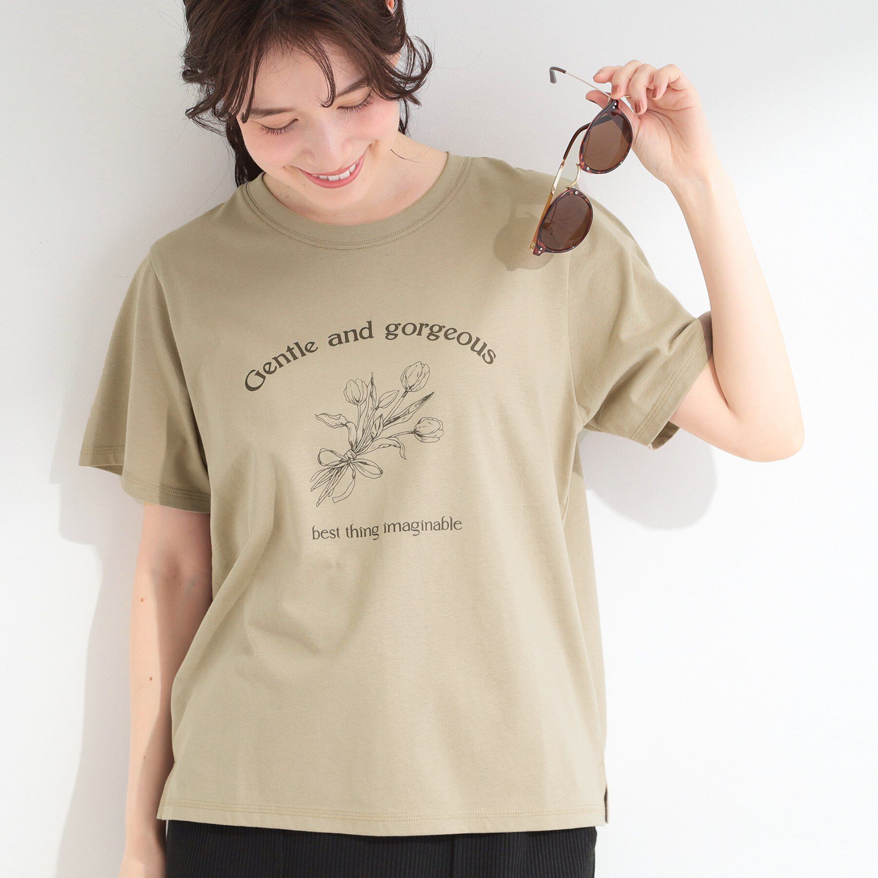 SHOO･LA･RUE「【綿100%/ひんやり/S-LL/洗濯機可】選べる5柄 大人のベーシックカラープリントTシャツ」|Tシャツ・カットソー|グレージュ(350)