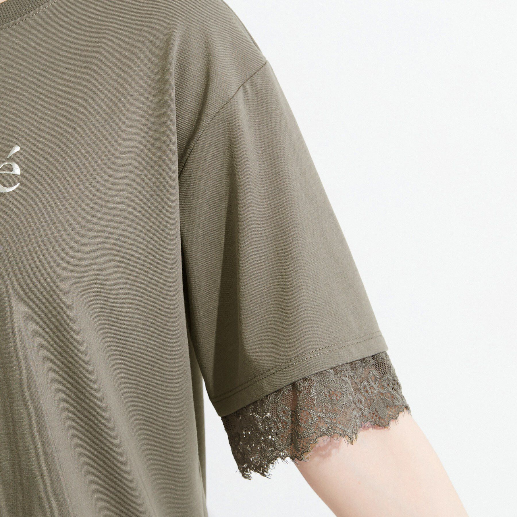 SHOO･LA･RUE「【ひんやり/UV/S-LL】柄アソート お袖レースが旬顔 上品に決まる大人Tシャツ」|Tシャツ・カットソー|