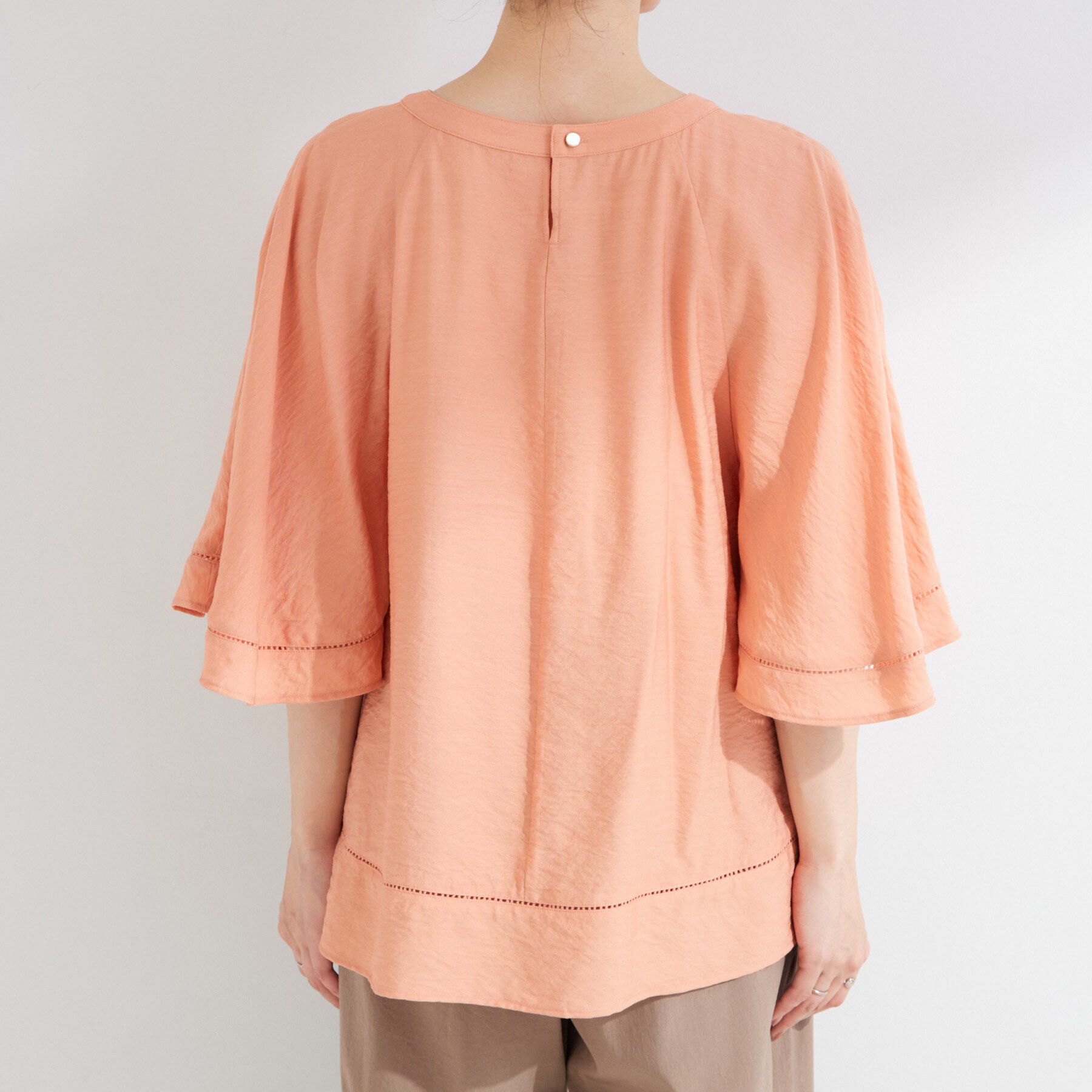 SHOO･LA･RUE「【ひんやり/S-LL/体型カバー】はしごレースが魅力な スラブポンチョ風ブラウス」|シャツ・ブラウス|