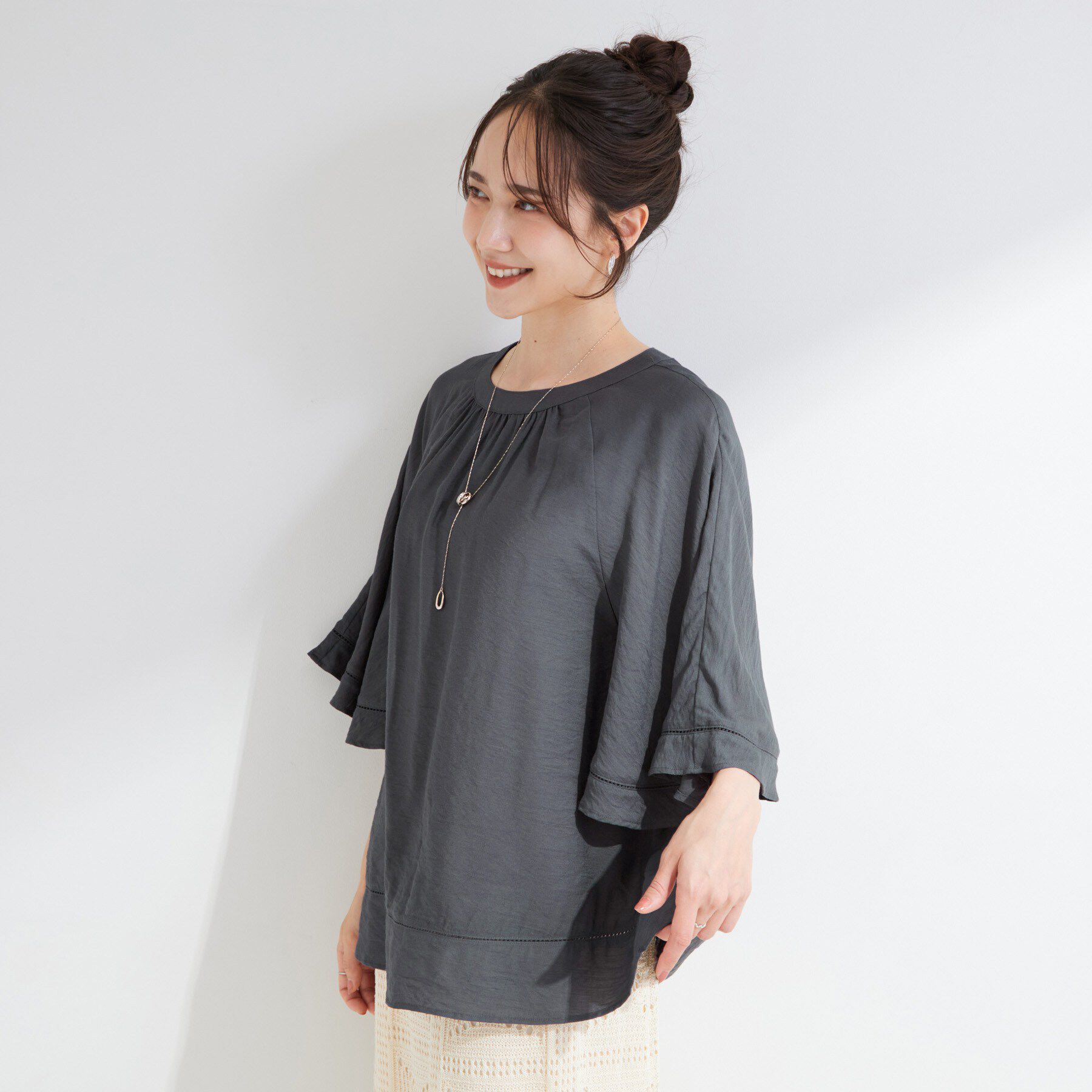 SHOO･LA･RUE「【ひんやり/S-LL/体型カバー】はしごレースが魅力な スラブポンチョ風ブラウス」|シャツ・ブラウス|