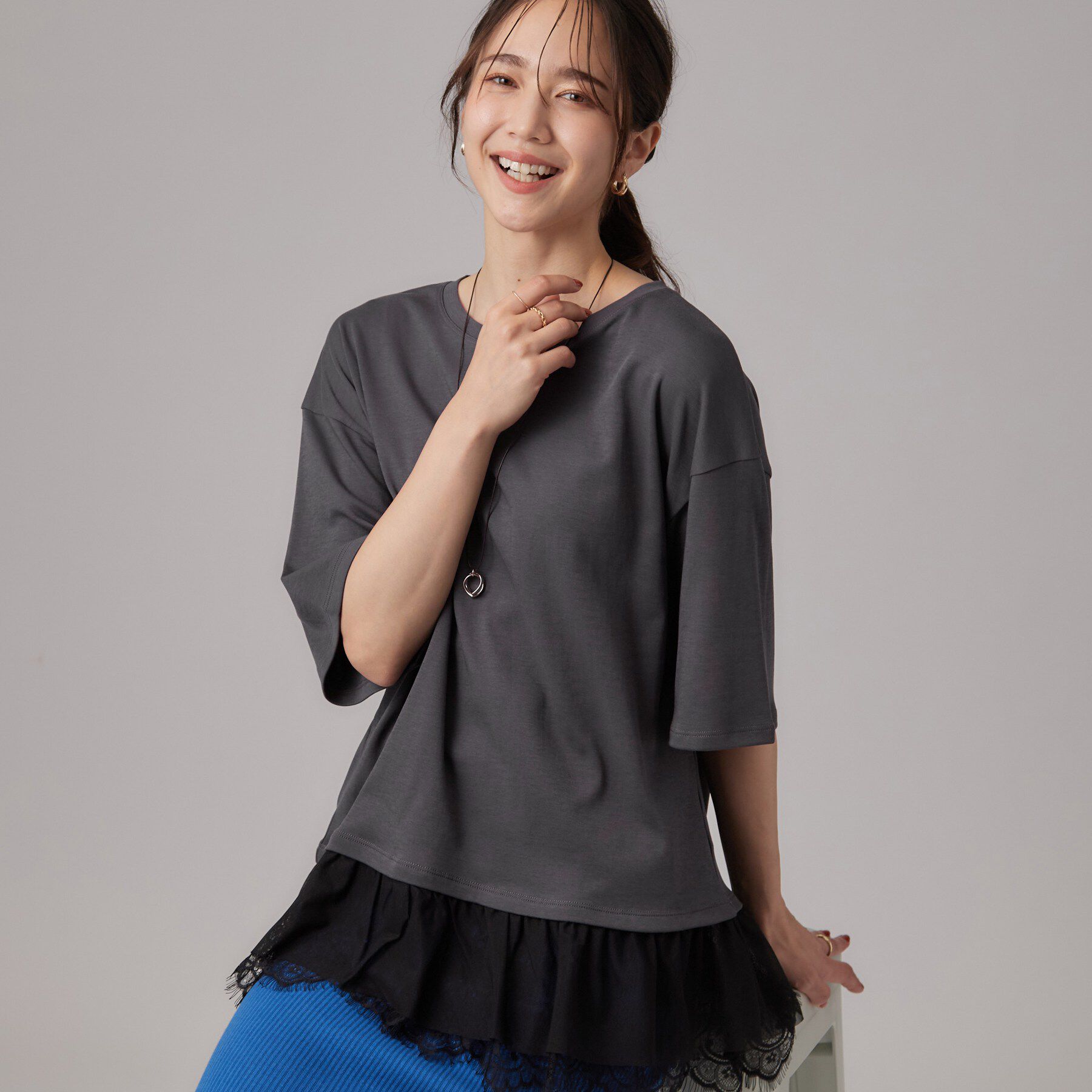 SHOO･LA･RUE「ひんやり裾レースTシャツ」|Tシャツ・カットソー|チャコールグレー(0
