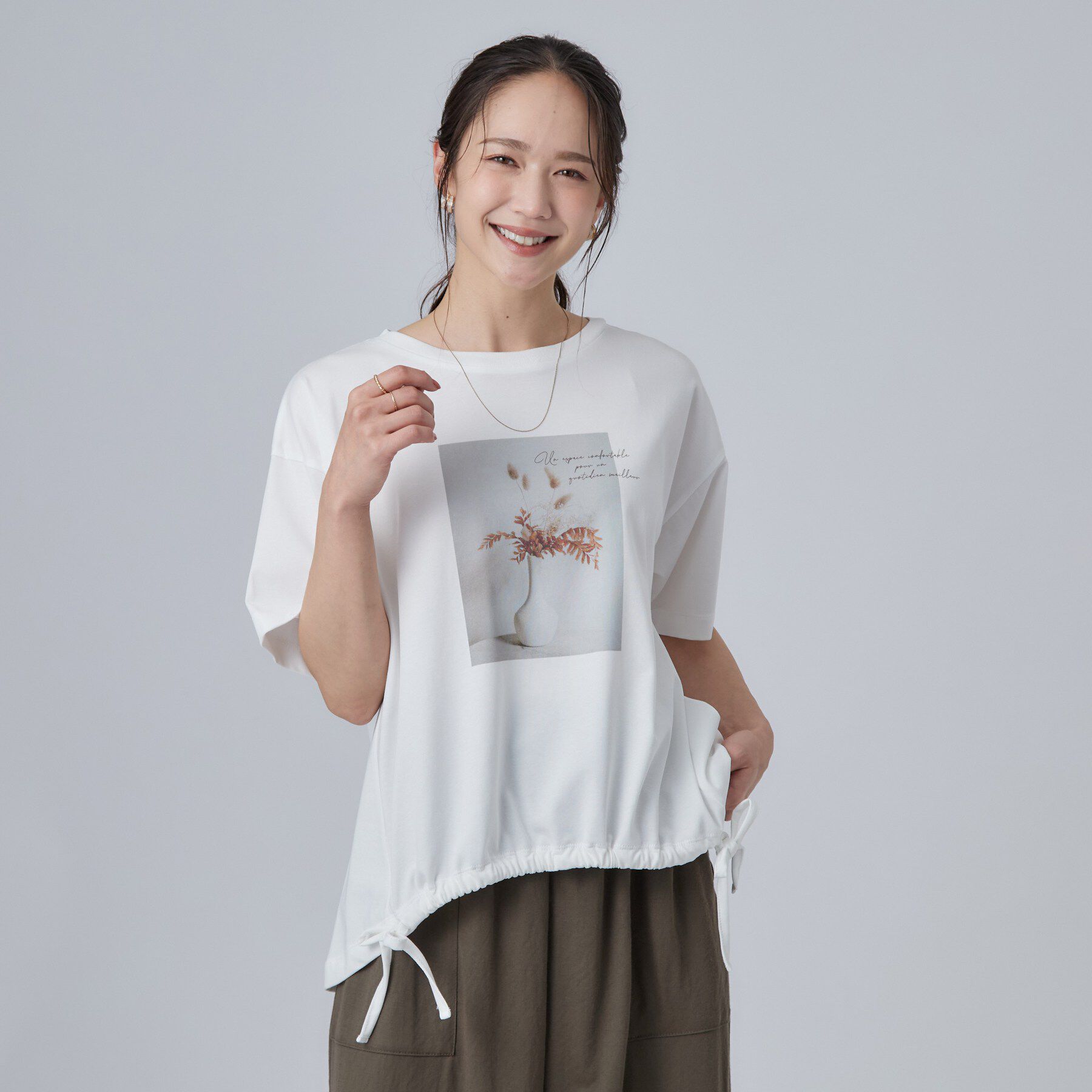SHOO･LA･RUE「【ひんやり/体型カバー】プリントデザインが目を惹く 裾シャーリングTシャツ」|Tシャツ・カットソー|