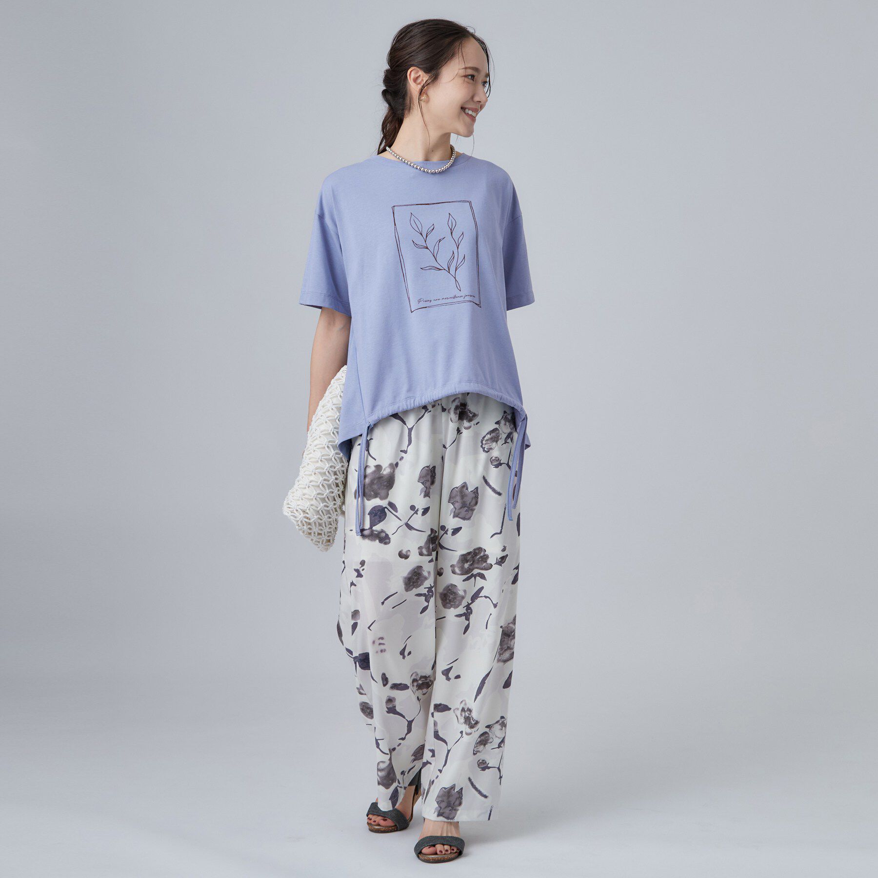 SHOO･LA･RUE「【ひんやり/体型カバー】プリントデザインが目を惹く 裾シャーリングTシャツ」|Tシャツ・カットソー|